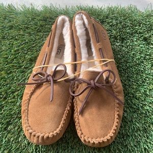 Women’s UGG Dakota Suede slippers sz 7